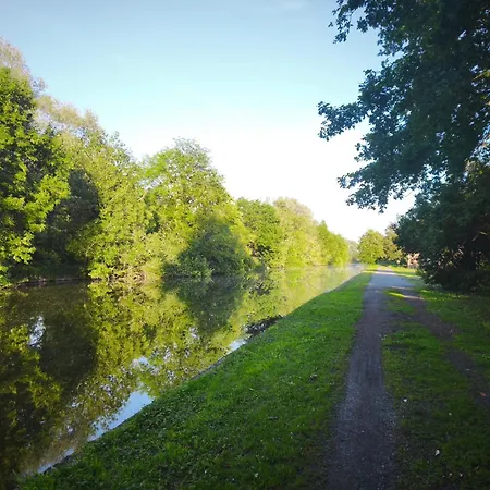 Les Du Petit Canal *